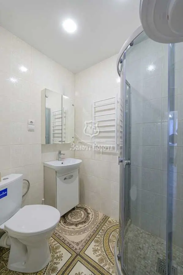 Фото Продаю 1-комнатную квартиру, 38 кв. м, Светлая ул. 3д Киев, цена: 45000 USD, код 8034