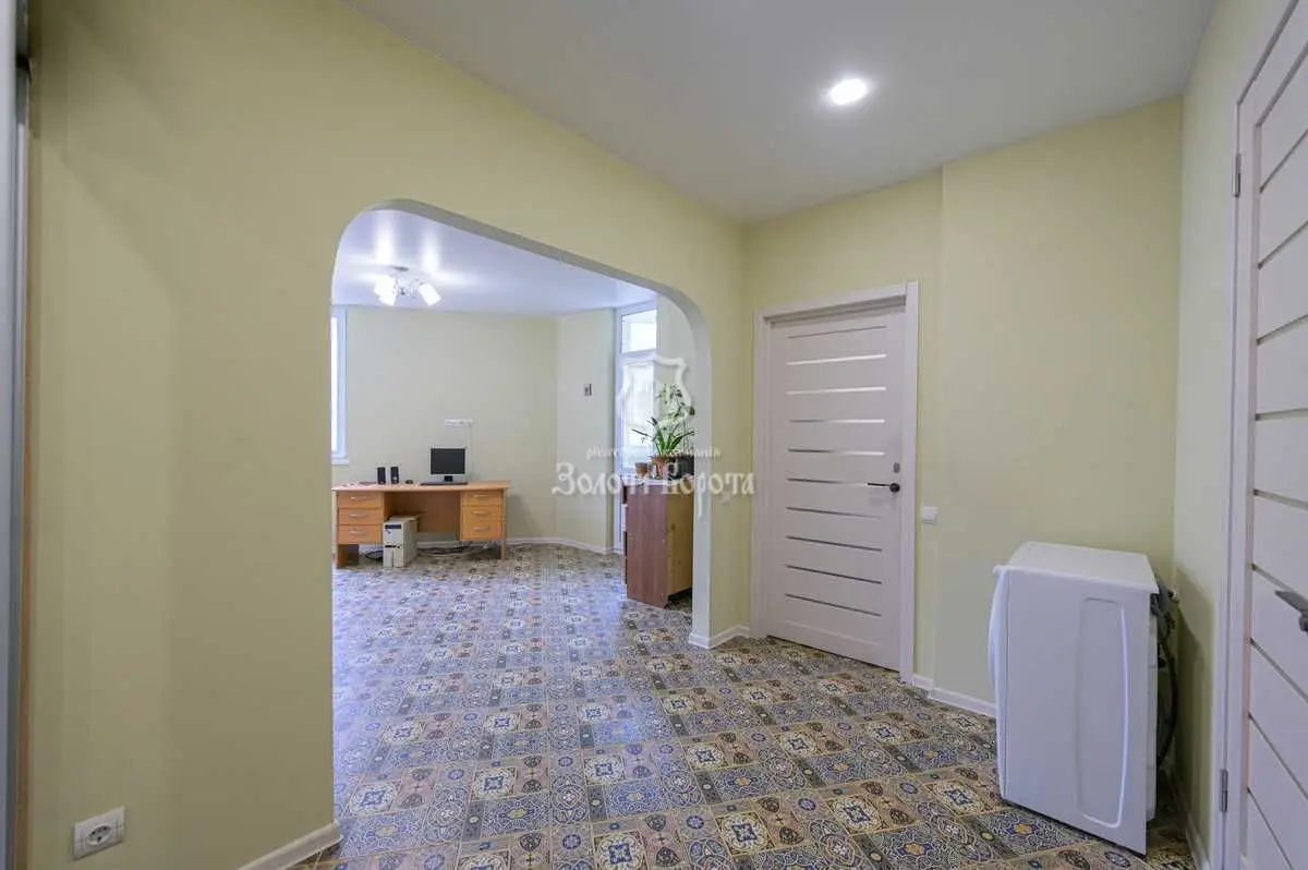 Фото Продаю 1-комнатную квартиру, 38 кв. м, Светлая ул. 3д Киев, цена: 45000 USD, код 8034