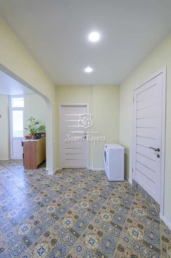 Фото Продаю 1-комнатную квартиру, 38 кв. м, Светлая ул. 3д Киев, цена: 45000 USD, код 8034