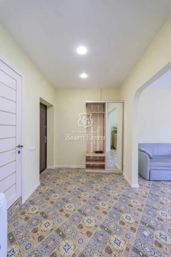 Фото Продаю 1-комнатную квартиру, 38 кв. м, Светлая ул. 3д Киев, цена: 45000 USD, код 8034