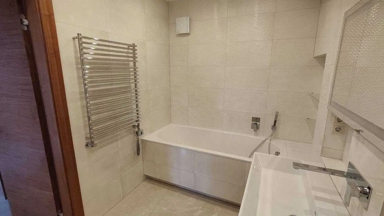 Фото Зняти 2 кімнатну квартиру, Пекарська вул.  Львів в довгострокову оренду, ціна: 1500 USD, код 8039