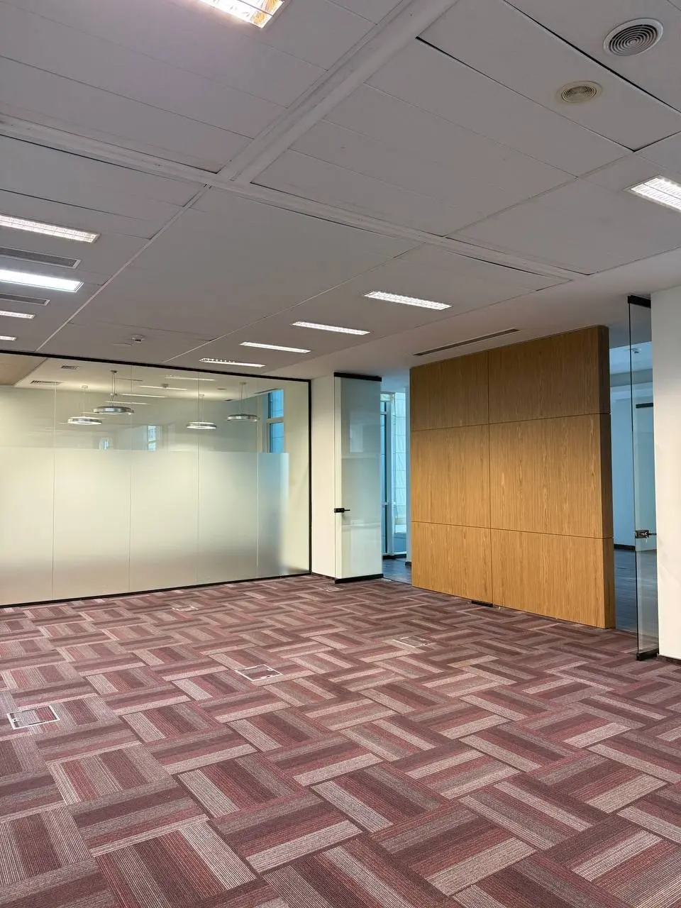 Фото Rent an office, Solomianska Street 11 Kyiv for long-term rent, price: 14 $, code 8042
