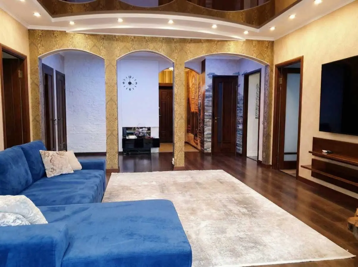 Фото Продаю 4 кімнатну квартиру, 126 кв. м, Олександра Мишуги вул. 12 Київ, ціна: 200000 USD, код 8043