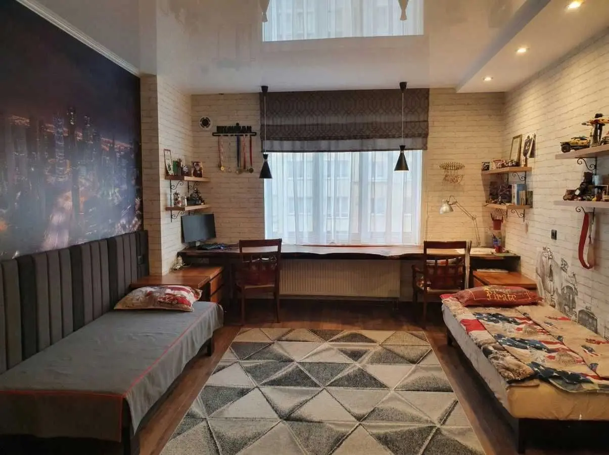 Фото Продаю 4 кімнатну квартиру, 126 кв. м, Олександра Мишуги вул. 12 Київ, ціна: 200000 USD, код 8043