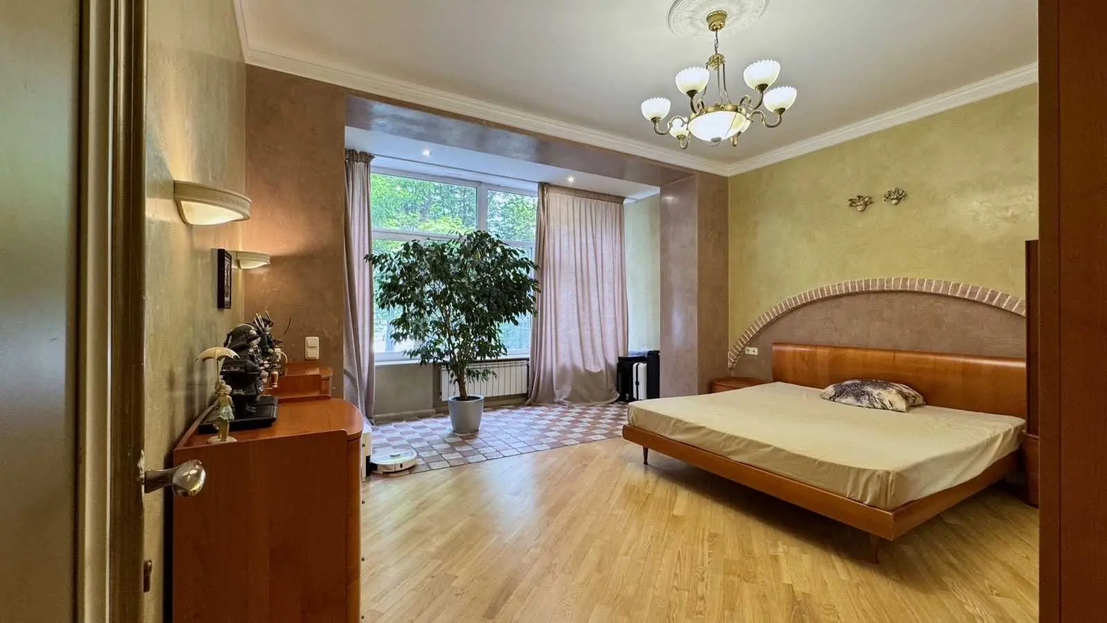 Фото Продаю 4 кімнатну квартиру, 130 кв. м, Михайла Грушевського вул.  Київ, ціна: 265000 USD, код 8057