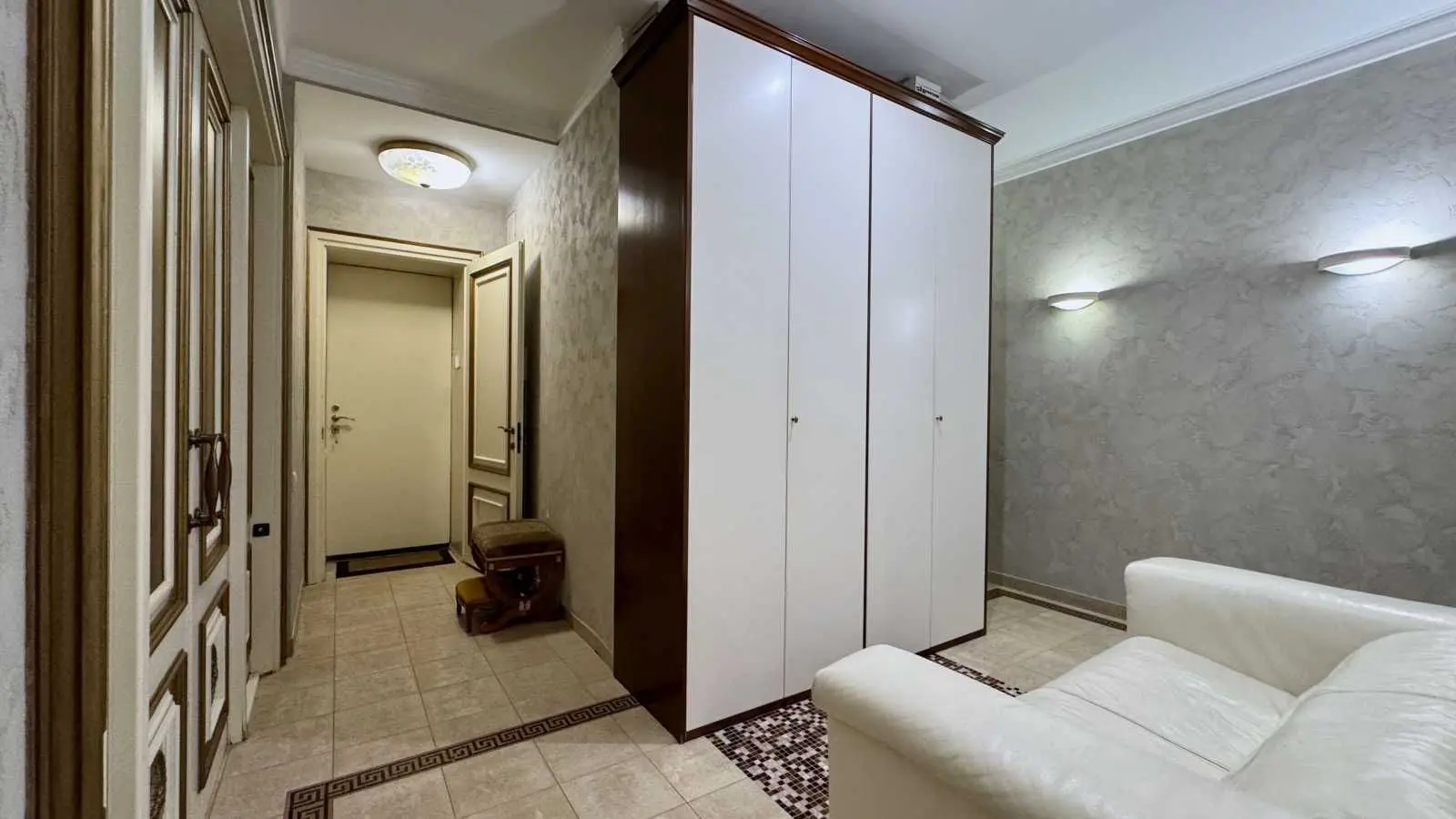 Фото Продаю 4 кімнатну квартиру, 130 кв. м, Михайла Грушевського вул.  Київ, ціна: 265000 USD, код 8057
