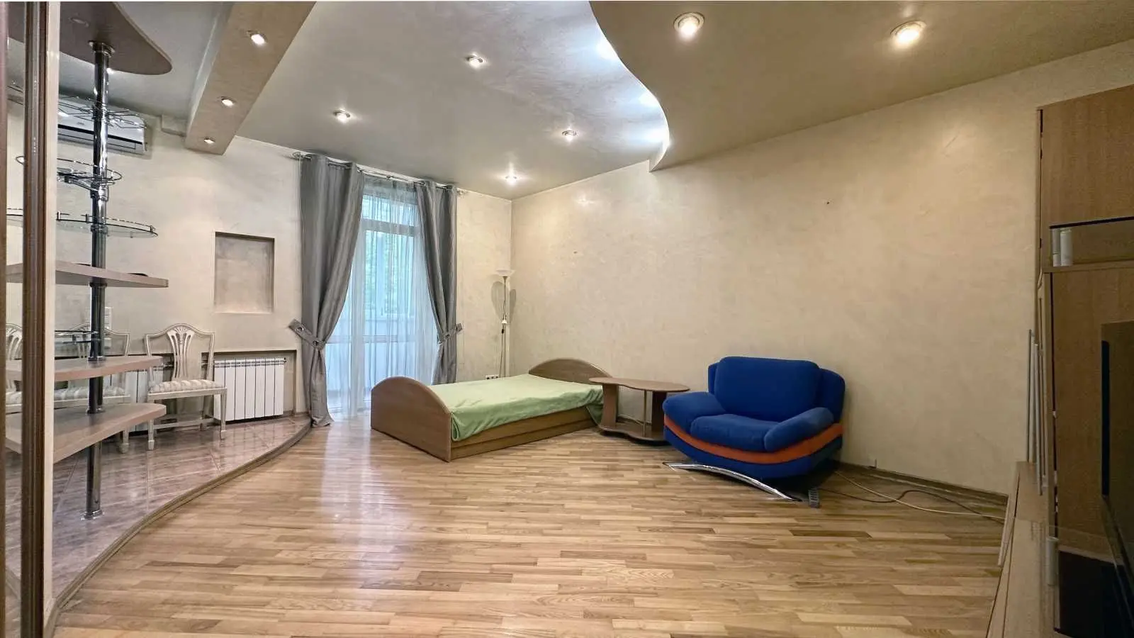 Фото Зняти 1 кімнатну квартиру, Предславинська вул. 47 Київ в довгострокову оренду, ціна: 21000 UAH, код 8061