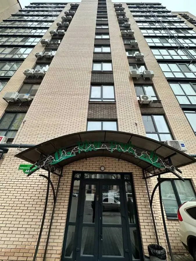 Фото Selling a 1-room apartment, 65 sq.m., Naberezhna Peremohy Street 7 Dnipro, price: 61750 USD, code 8064