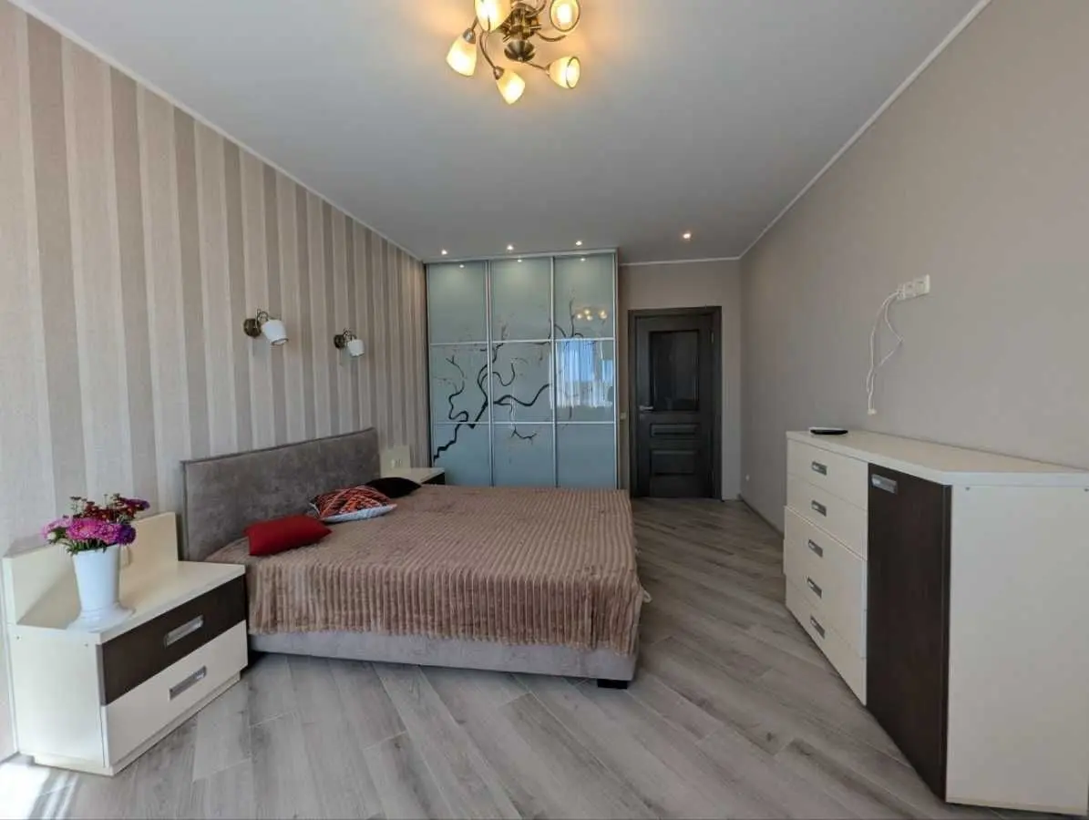 Фото Зняти 1 кімнатну квартиру, Авіаконструктора Ігоря Сікорського вул. 1 Київ в довгострокову оренду, ціна: 25000 UAH, код 8070