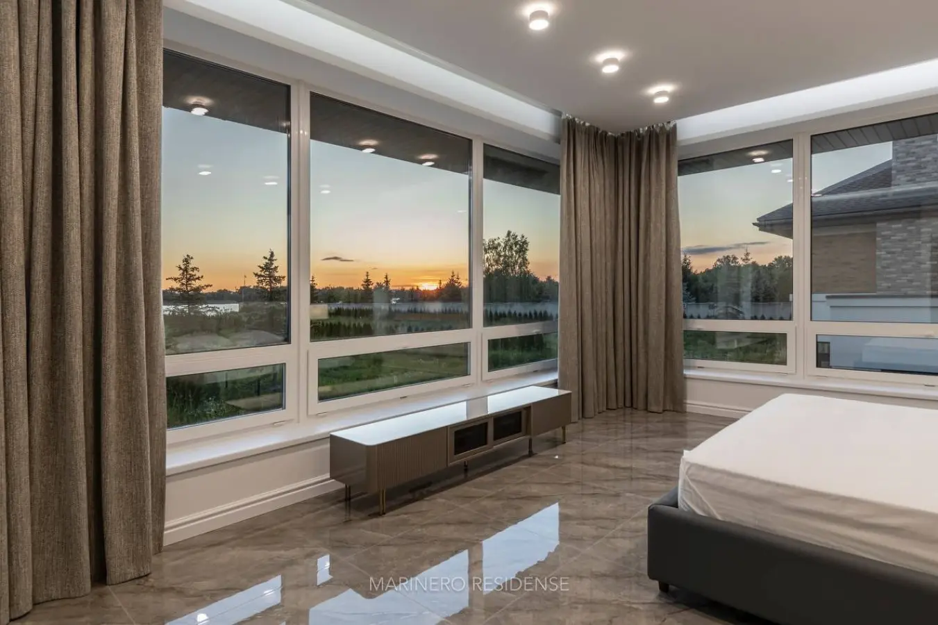 Фото Продаю будинок, 320 кв. м, Центральна вул.  Київ, ціна: 950000 $, код 8078