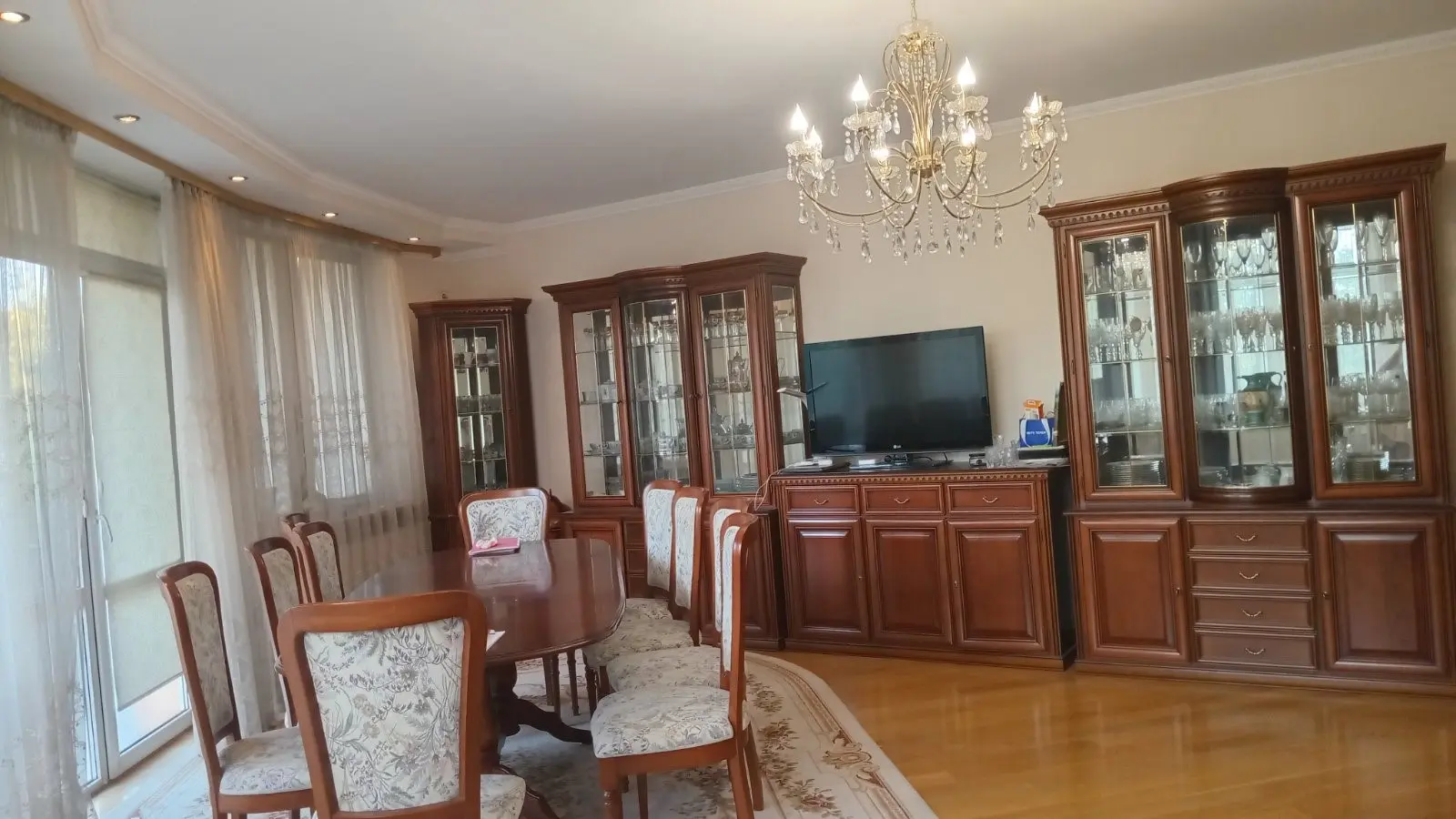Фото Selling a 5-room apartment, 190 sq.m., Mariiky Pidhirianky Street 23 Ivano-Frankivsk, price: 330000 $, code 8106
