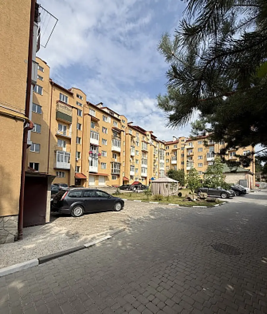 Фото Selling a 5-room apartment, 190 sq.m., Mariiky Pidhirianky Street 23 Ivano-Frankivsk, price: 330000 $, code 8106
