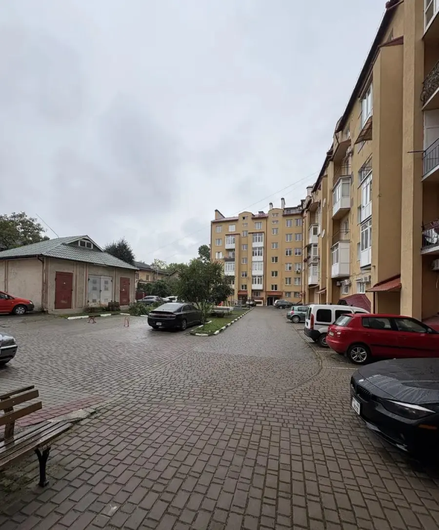 Фото Selling a 5-room apartment, 190 sq.m., Mariiky Pidhirianky Street 23 Ivano-Frankivsk, price: 330000 $, code 8106