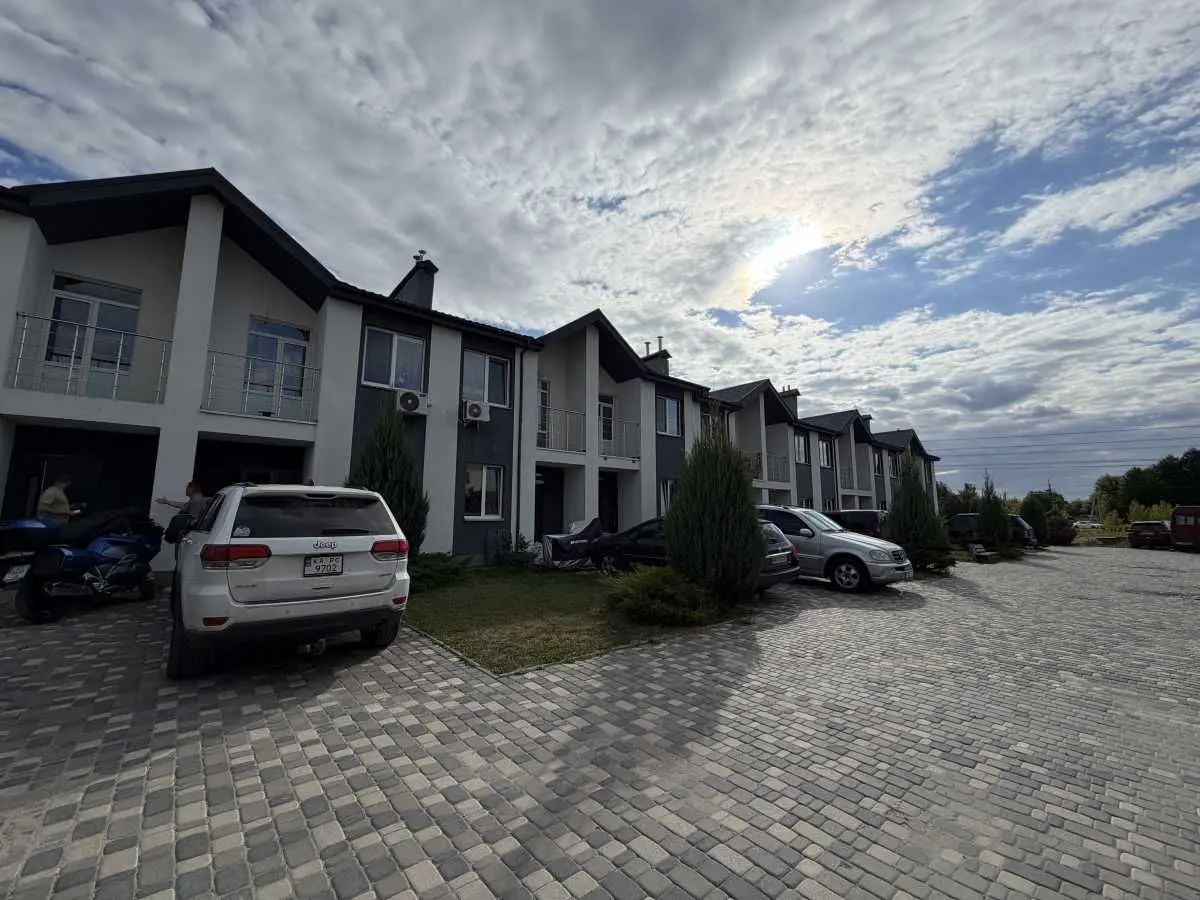 Фото Продаю будинок, 99 кв. м, Грушевського вул.  Погреби, ціна: 65000 USD, код 8107