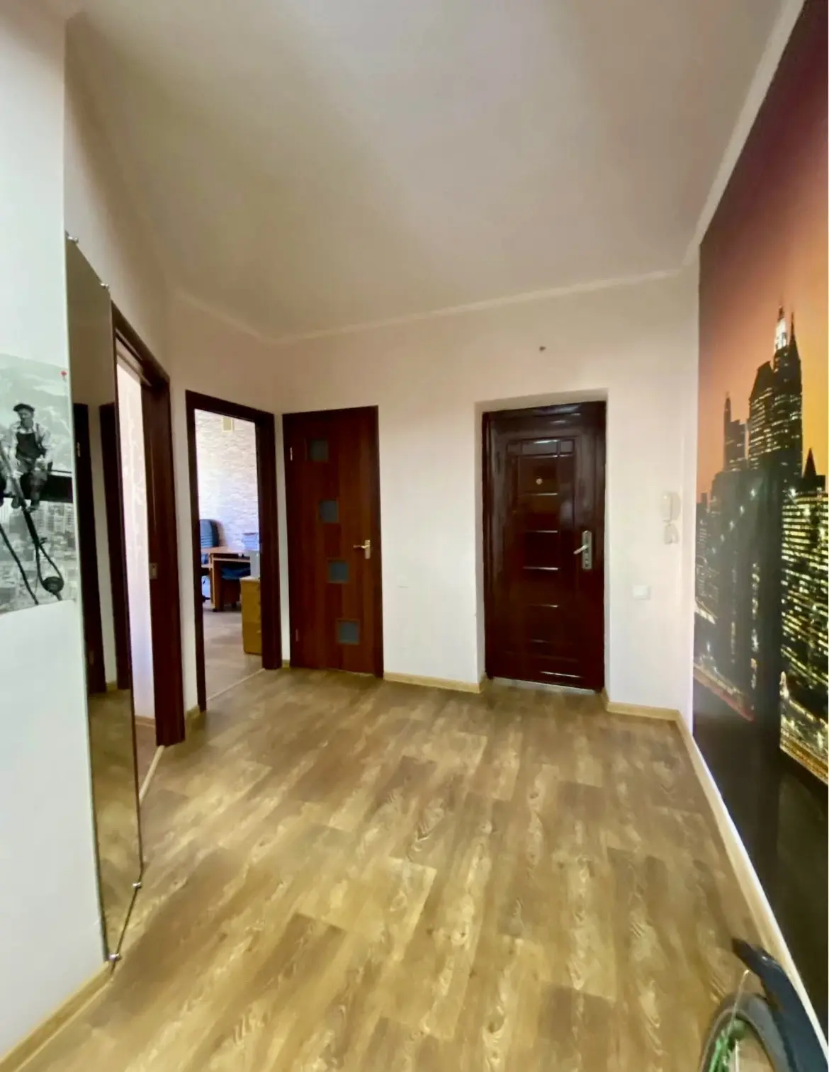 Фото Продаю 2 кімнатну квартиру, 69 кв. м, Кременчук, ціна: 70000 $, код 8129