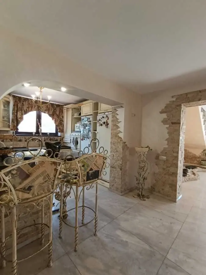 Фото Продаю будинок, 240 кв. м, Центральна вул.  Київ, ціна: 179000 USD, код 8142