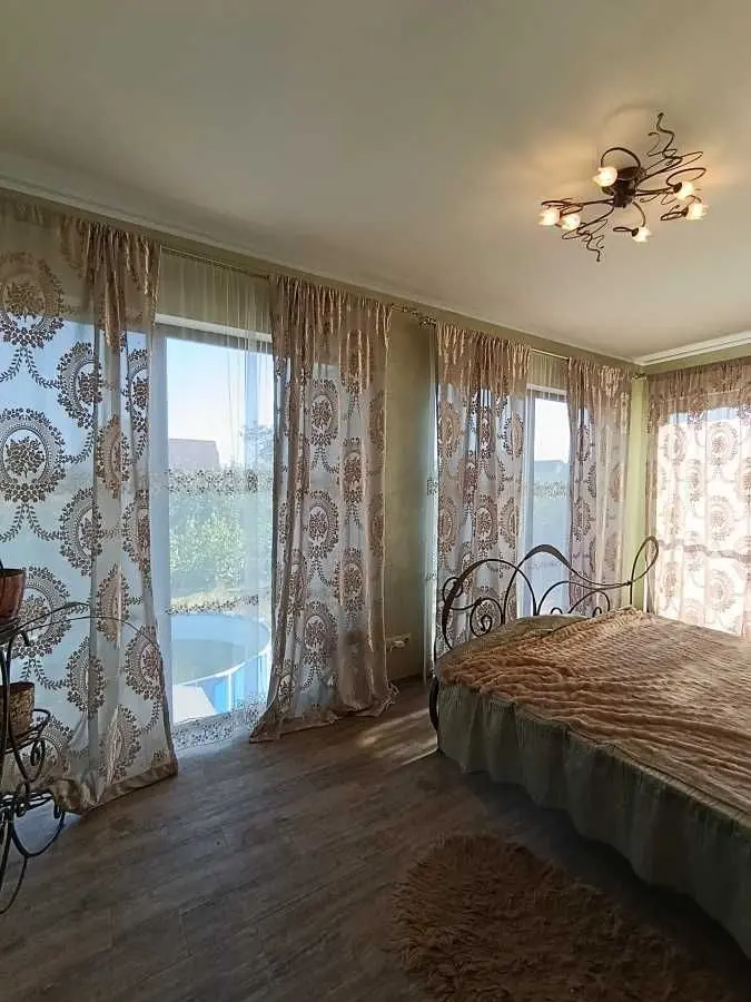 Фото Продаю будинок, 240 кв. м, Центральна вул.  Київ, ціна: 179000 USD, код 8142