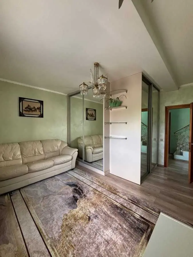 Фото Продаю будинок, 240 кв. м, Центральна вул.  Київ, ціна: 179000 USD, код 8142