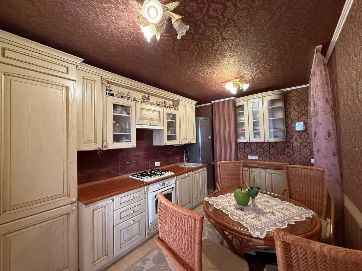 Фото Продаю 1-комнатную квартиру, 49 кв. м, Тепличная ул.  Святопетрівське, цена: 65000 USD, код 8148