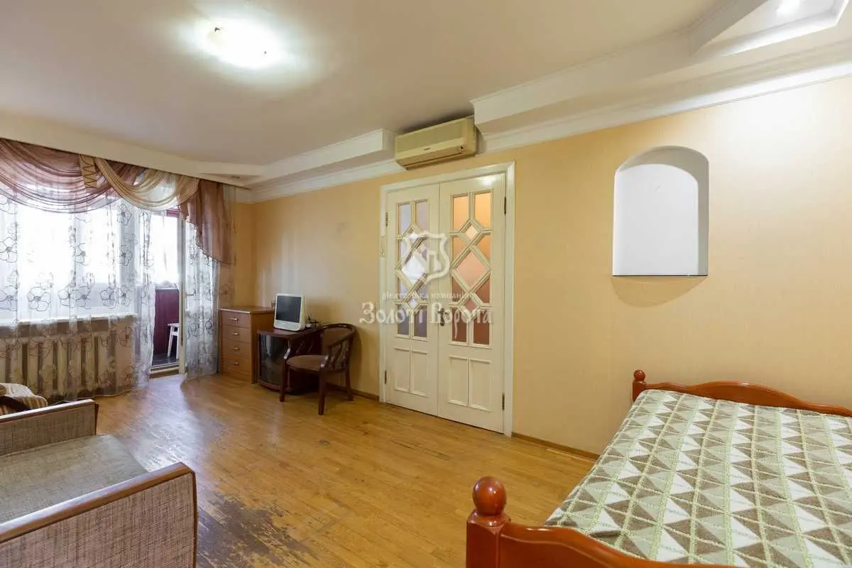 Фото Selling a 1-room apartment, 32.1 sq.m., Knyaziv Ostrozkykh street (Moskovska street) 36 Kyiv, price: 68000 USD, code 8158