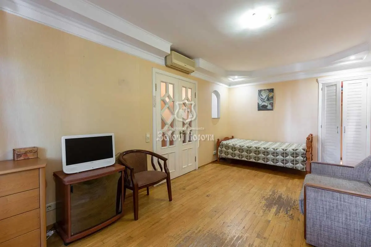 Фото Selling a 1-room apartment, 32.1 sq.m., Knyaziv Ostrozkykh street (Moskovska street) 36 Kyiv, price: 68000 USD, code 8158