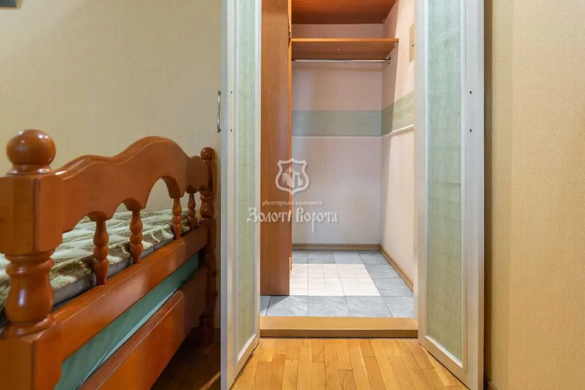 Фото Selling a 1-room apartment, 32.1 sq.m., Knyaziv Ostrozkykh street (Moskovska street) 36 Kyiv, price: 68000 USD, code 8158