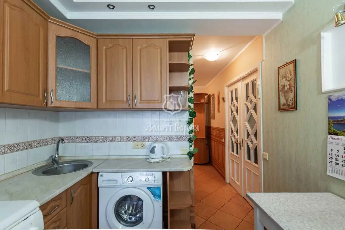 Фото Selling a 1-room apartment, 32.1 sq.m., Knyaziv Ostrozkykh street (Moskovska street) 36 Kyiv, price: 68000 USD, code 8158