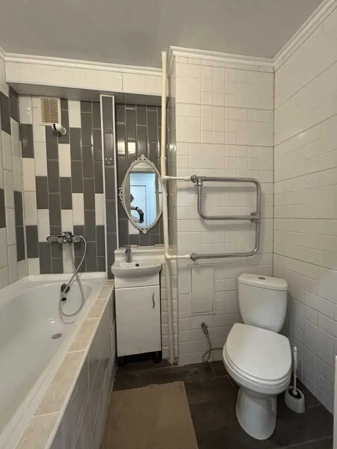 Фото Selling a 3-room apartment, 72 sq.m., Amvrosiia Buchmy Street 7 Kyiv, price: 70000 USD, code 8179