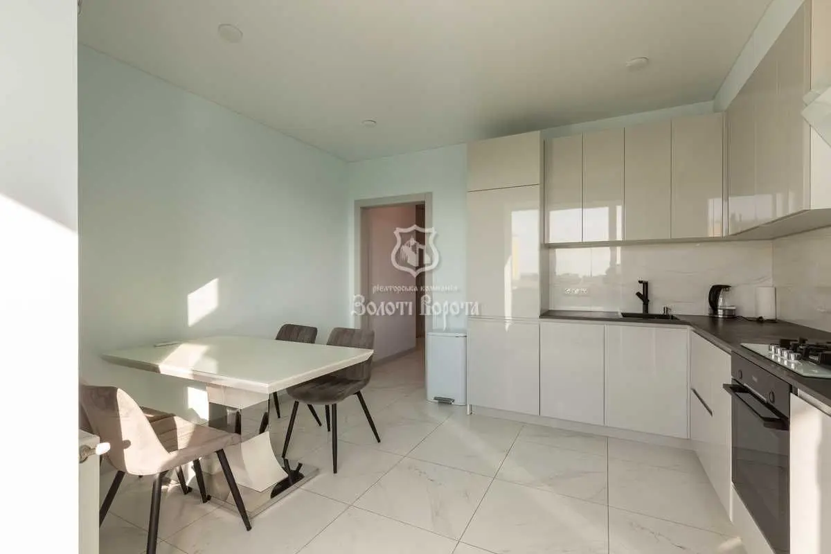 Фото Продаю 3 кімнатну квартиру, 94 кв. м, Щаслива вул. 7 Софіївська Борщагівка, ціна: 175000 USD, код 8205