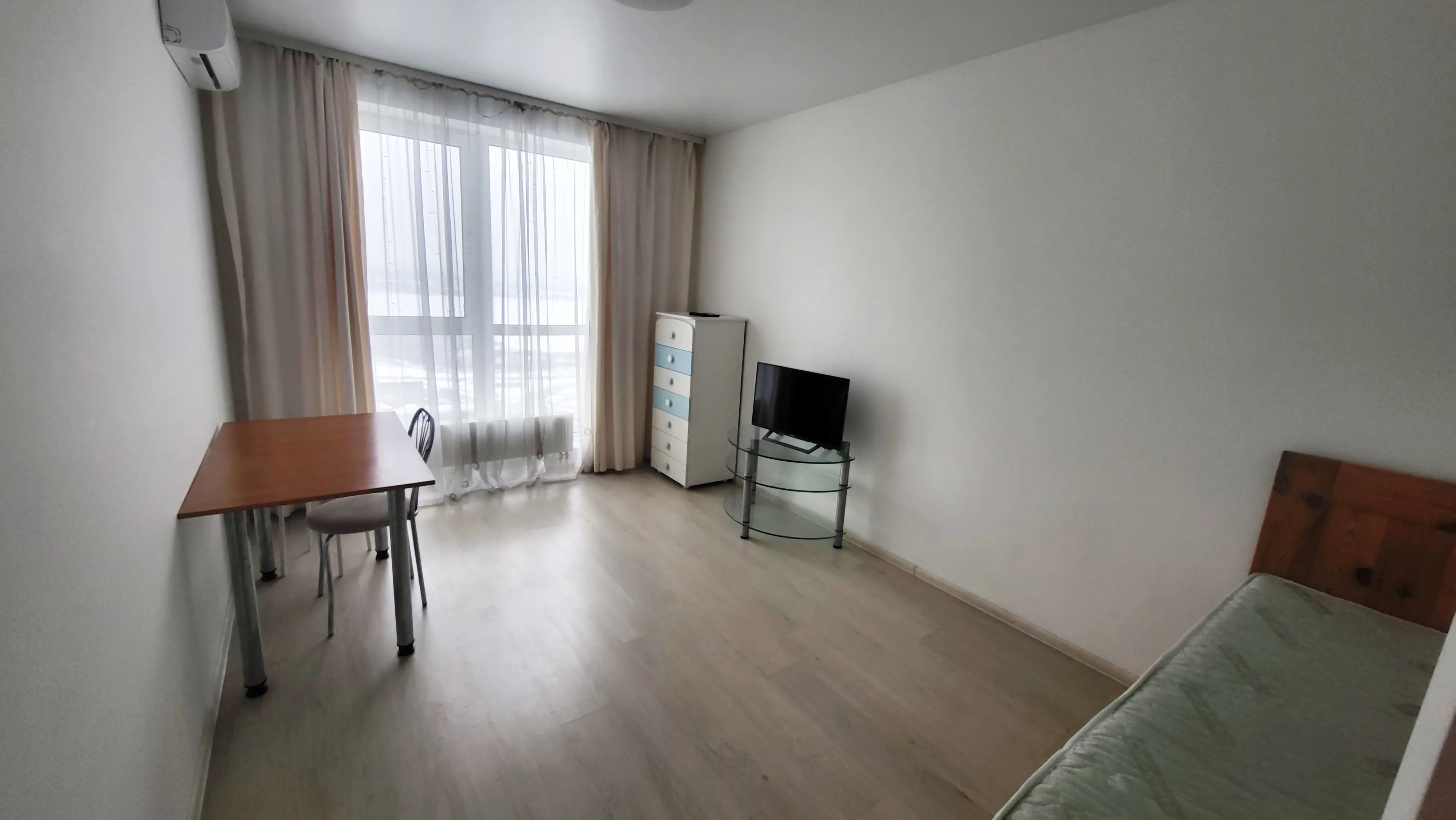 Фото Зняти 1 кімнатну квартиру, Ревуцького вул. 40В Київ в довгострокову оренду, ціна: 14000 UAH, код 8218