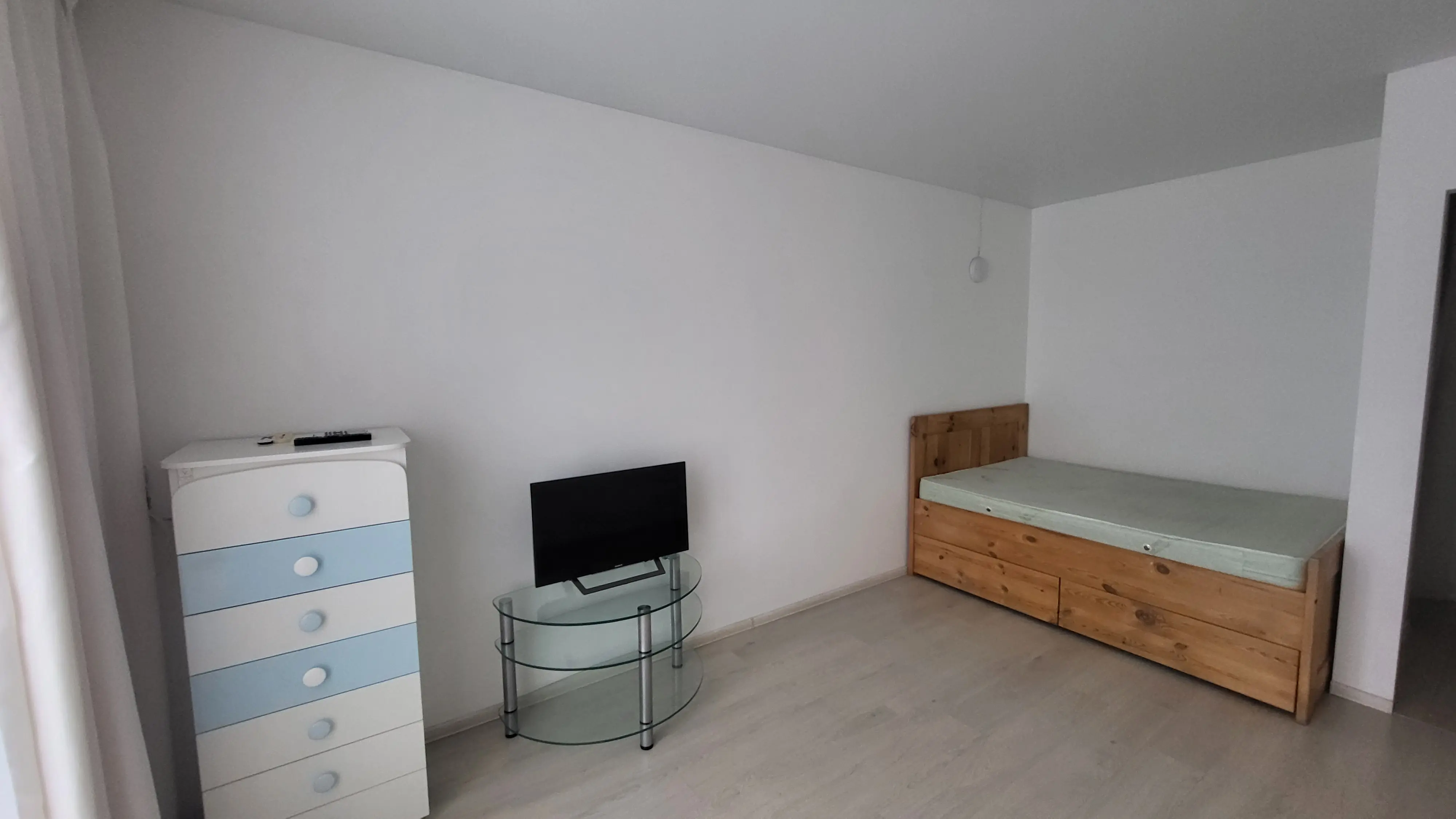 Фото Зняти 1 кімнатну квартиру, Ревуцького вул. 40В Київ в довгострокову оренду, ціна: 14000 UAH, код 8218