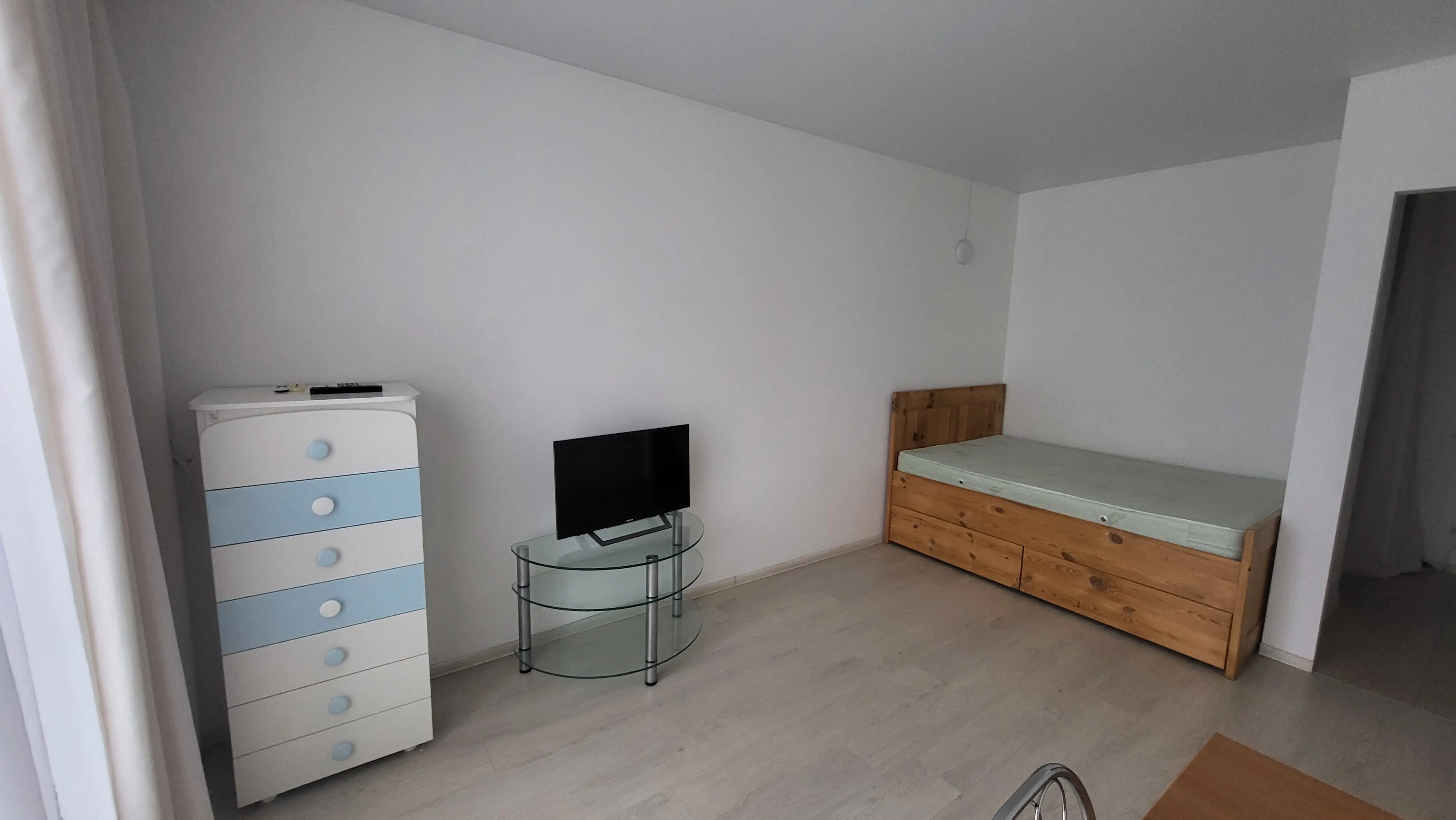 Фото Зняти 1 кімнатну квартиру, Ревуцького вул. 40В Київ в довгострокову оренду, ціна: 14000 UAH, код 8218