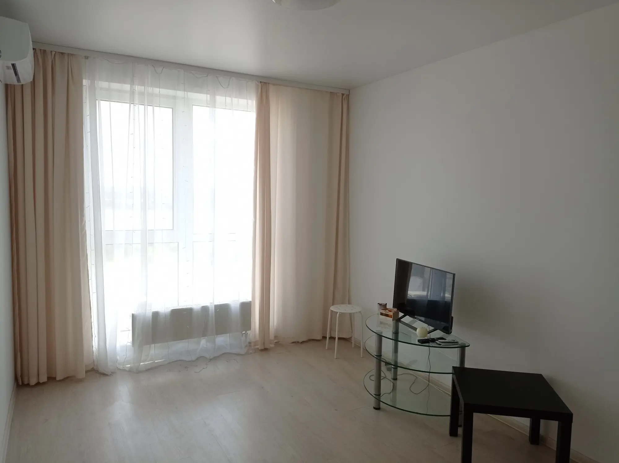 Фото Зняти 1 кімнатну квартиру, Ревуцького вул. 40В Київ в довгострокову оренду, ціна: 14000 UAH, код 8218