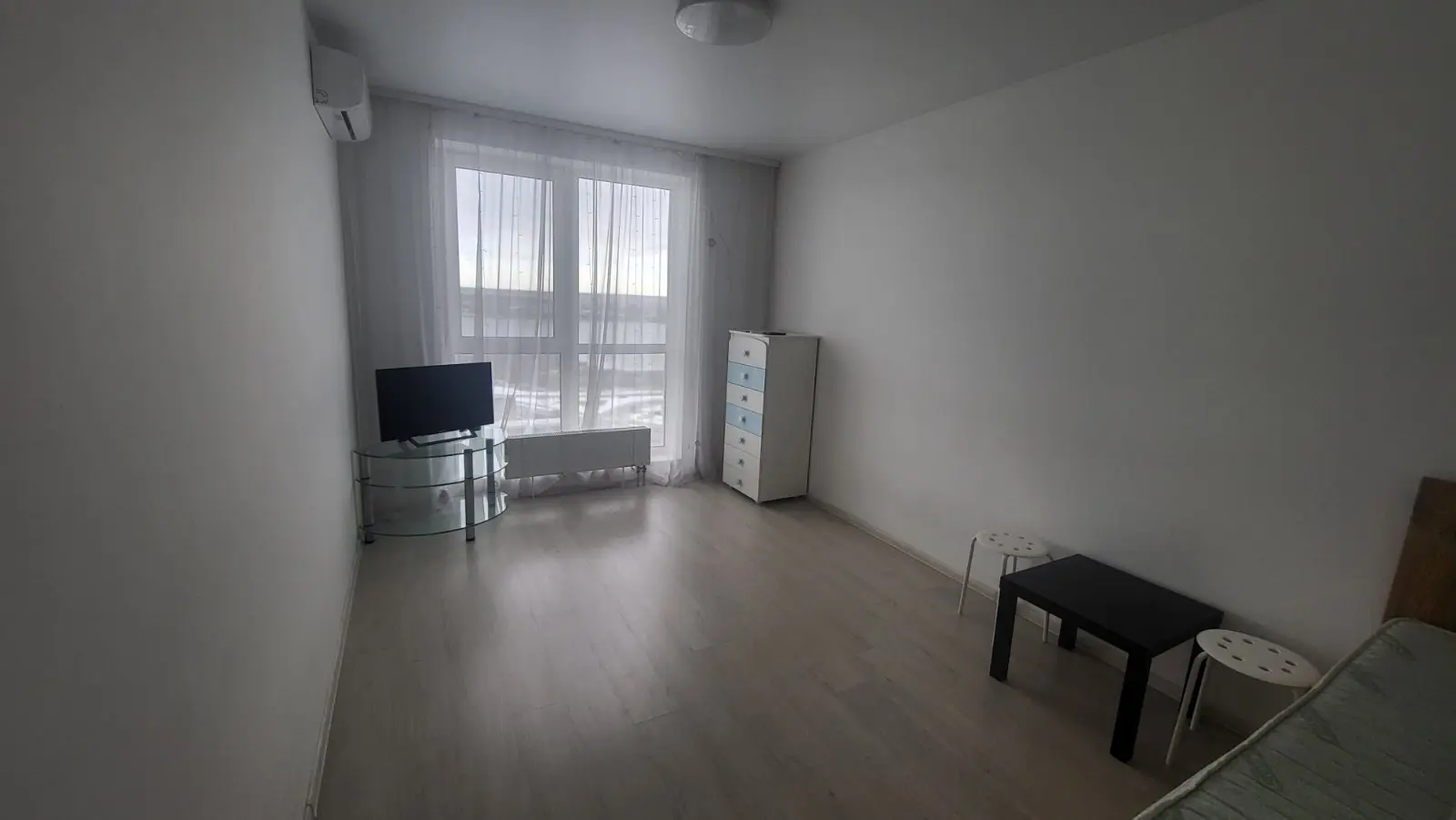 Фото Зняти 1 кімнатну квартиру, Ревуцького вул. 40В Київ в довгострокову оренду, ціна: 14000 UAH, код 8218