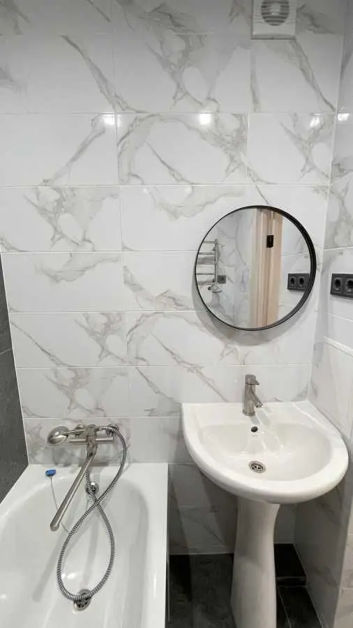 Фото Продаю 2 кімнатну квартиру, 64.2 кв. м, 29 Дніпро, ціна: 70000 USD, код 8243