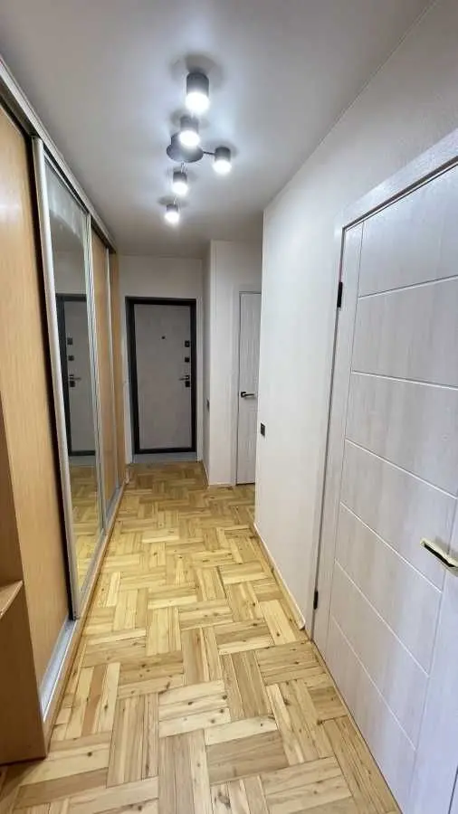 Фото Продаю 2 кімнатну квартиру, 64.2 кв. м, 29 Дніпро, ціна: 70000 USD, код 8243