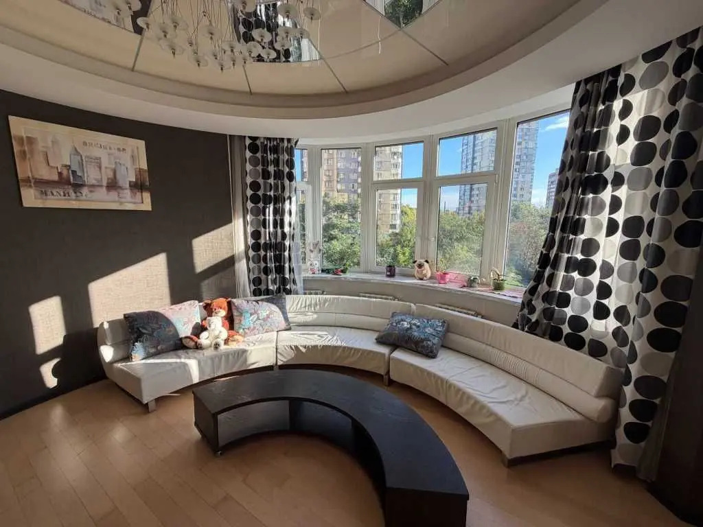 Фото Rent a 4-room apartment, Staronavodnytska Street 13 Kyiv for long-term rent, price: 1300 USD, code 8249
