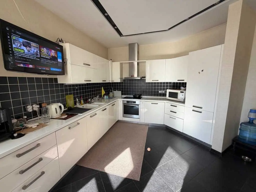 Фото Rent a 4-room apartment, Staronavodnytska Street 13 Kyiv for long-term rent, price: 1300 USD, code 8249