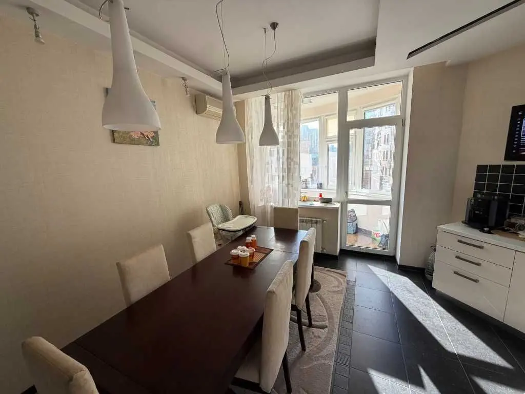 Фото Rent a 4-room apartment, Staronavodnytska Street 13 Kyiv for long-term rent, price: 1300 USD, code 8249