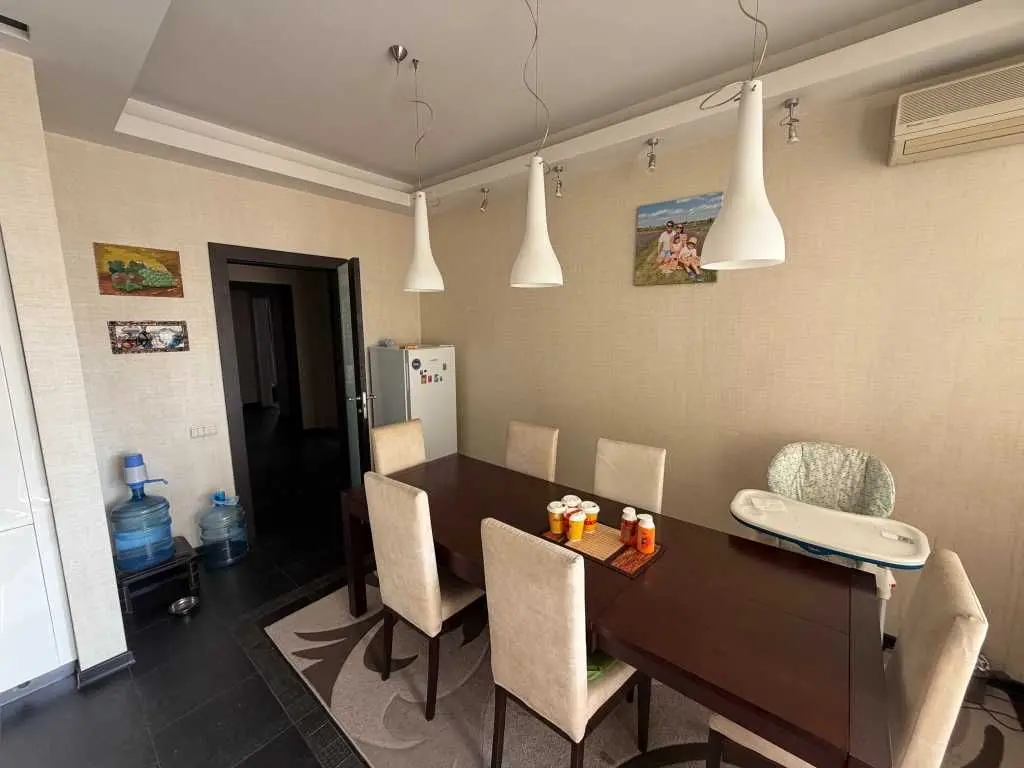 Фото Rent a 4-room apartment, Staronavodnytska Street 13 Kyiv for long-term rent, price: 1300 USD, code 8249