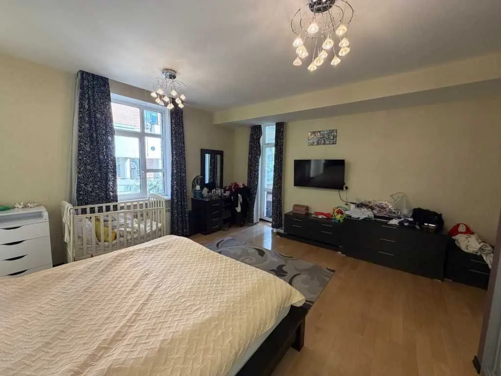 Фото Rent a 4-room apartment, Staronavodnytska Street 13 Kyiv for long-term rent, price: 1300 USD, code 8249