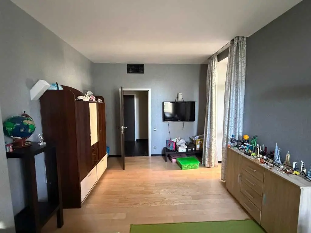 Фото Rent a 4-room apartment, Staronavodnytska Street 13 Kyiv for long-term rent, price: 1300 USD, code 8249