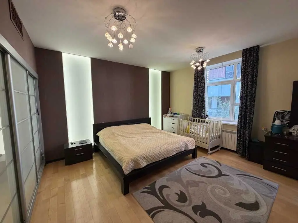 Фото Rent a 4-room apartment, Staronavodnytska Street 13 Kyiv for long-term rent, price: 1300 USD, code 8249