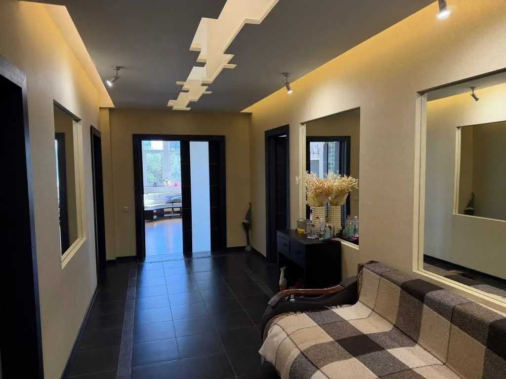 Фото Rent a 4-room apartment, Staronavodnytska Street 13 Kyiv for long-term rent, price: 1300 USD, code 8249