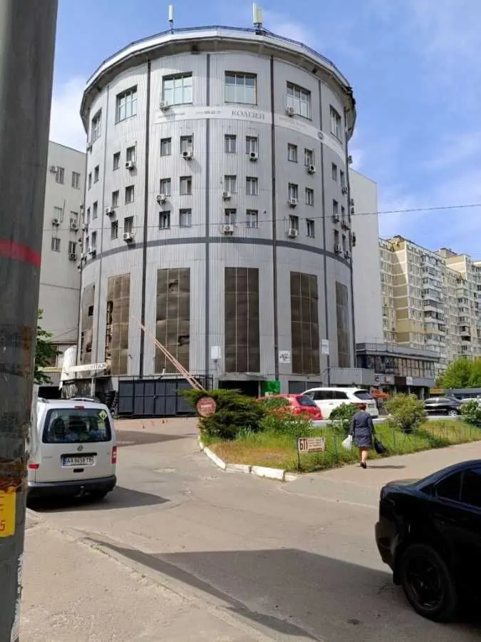 Фото Продаю офис, 25 кв. м, Ларисы Руденко ул. 6а Киев, цена: 42000 USD, код 8289