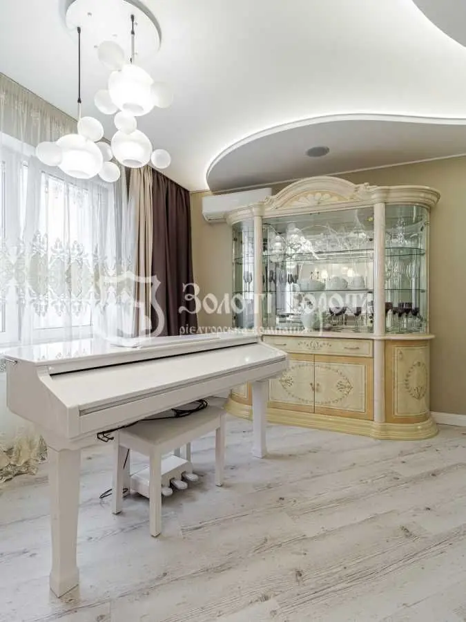 Фото Продаю 2 кімнатну квартиру, 78 кв. м, Здолбунівська вул. 13 Київ, ціна: 80000 USD, код 8317