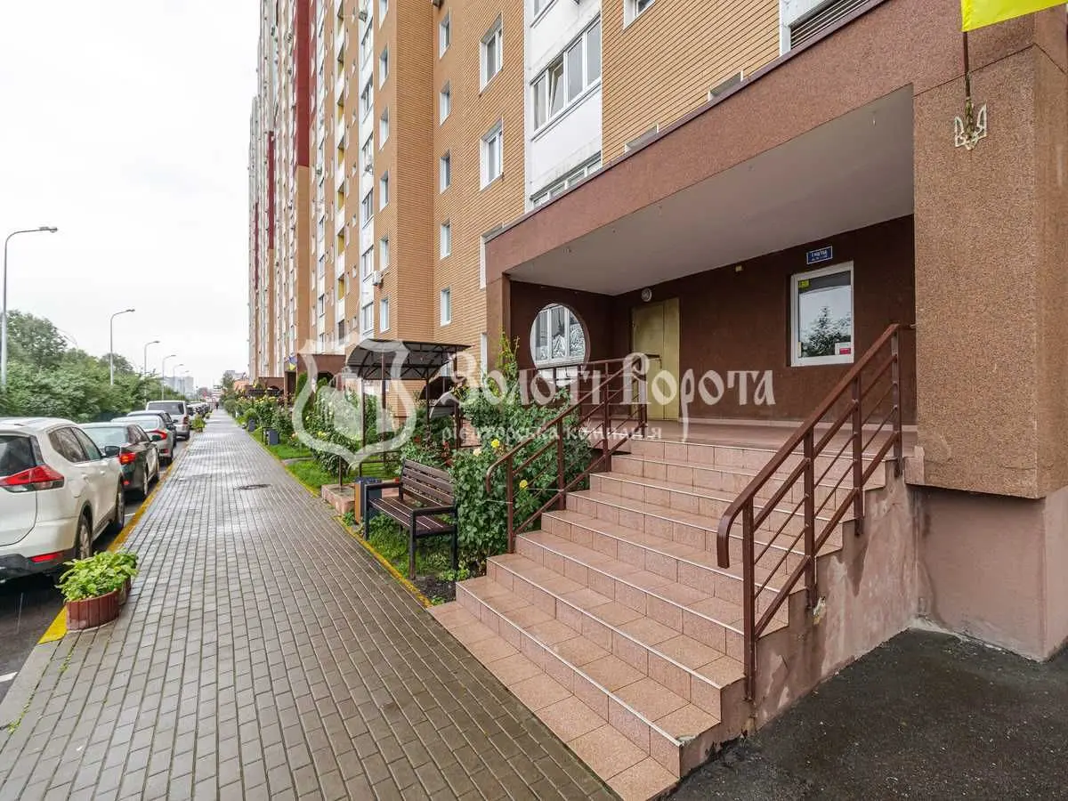 Фото Продаю 2 кімнатну квартиру, 78 кв. м, Здолбунівська вул. 13 Київ, ціна: 80000 USD, код 8317
