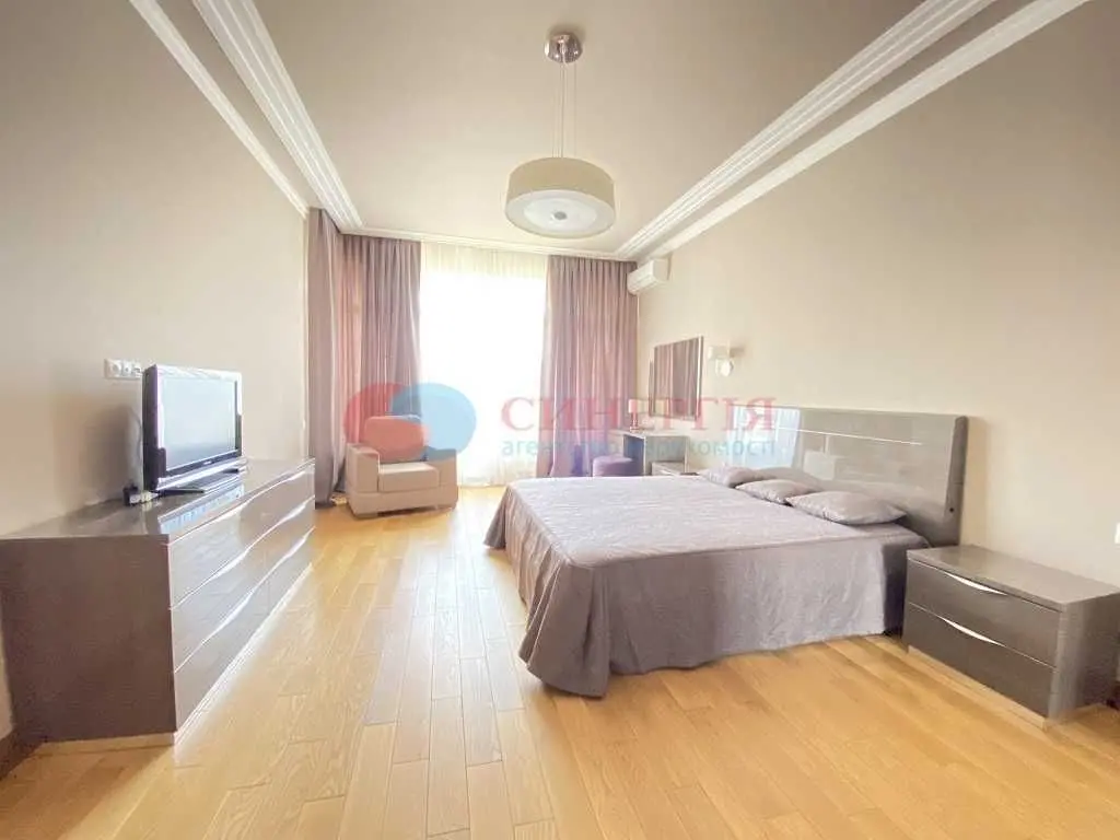 Фото Rent a 3-room apartment, Klovskyi Descent  Kyiv for long-term rent, price: 1300 USD, code 8318