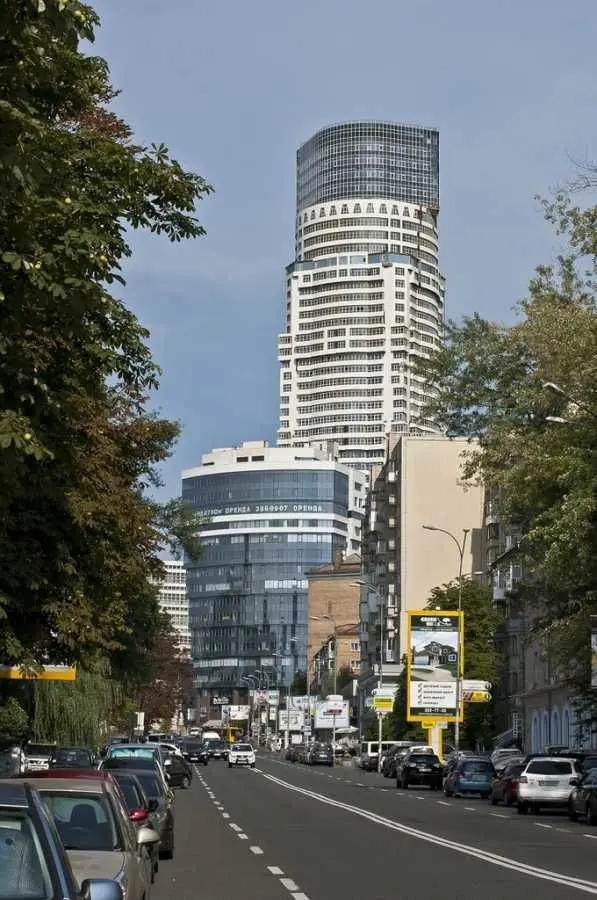 Фото Rent a 3-room apartment, Klovskyi Descent  Kyiv for long-term rent, price: 1300 USD, code 8318