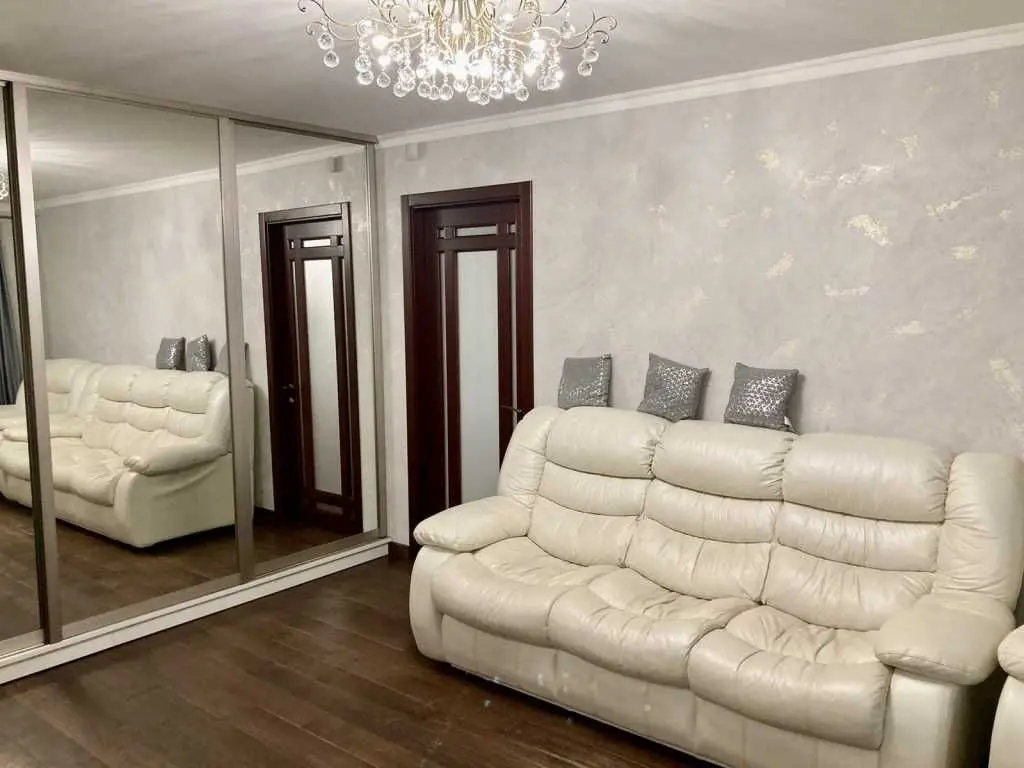 Фото Selling a 2-room apartment, 45 sq.m., Borysa Zhytkova Street 3 Kyiv, price: 95000 USD, code 8351